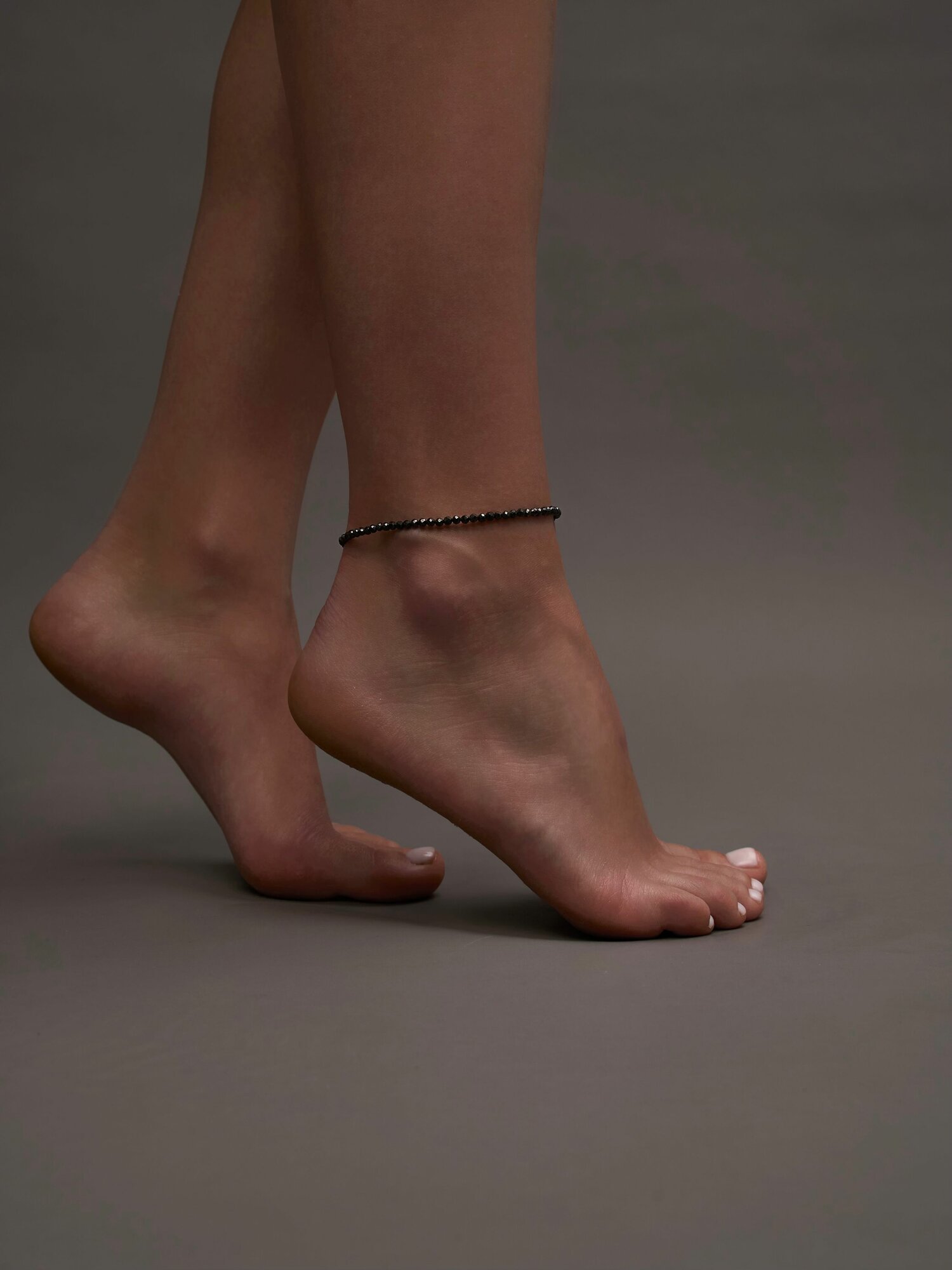 Браслет на ногу, длина 21 см, 1 шт., черный — фото 1