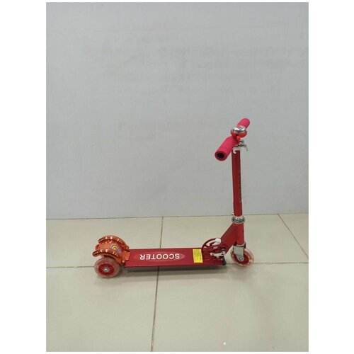 фото Самокат в коробке, регулируется по высоте,3-х колесный(2 колеса сзади) свет,звонок нет бренда