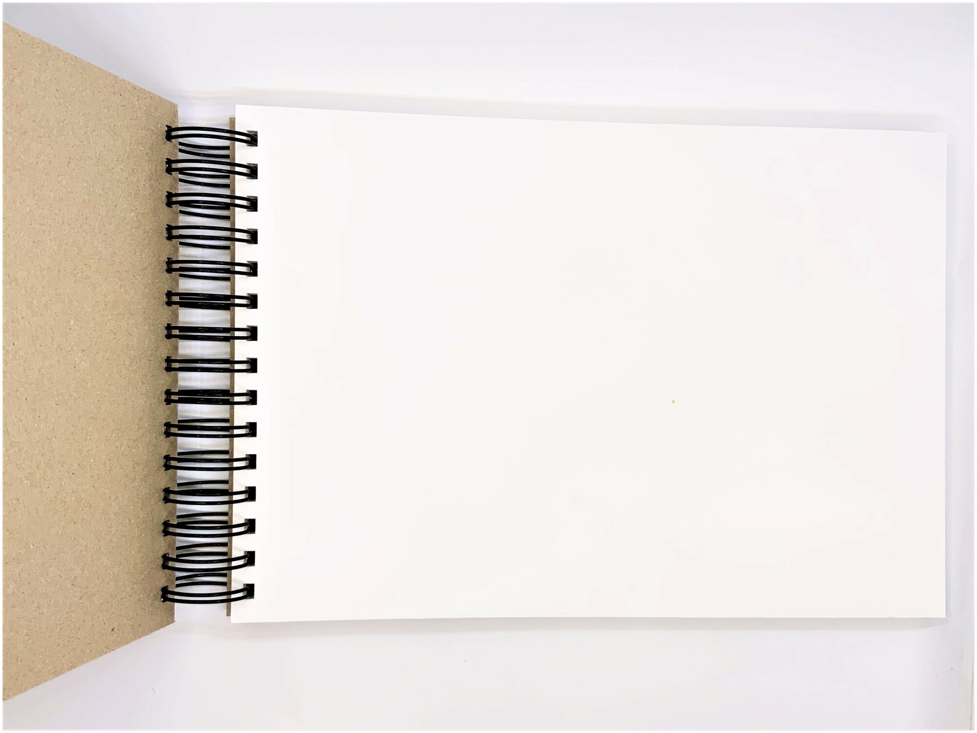 Фотоальбом А4 c белыми листами и обложкой из необработанного переплетного картона