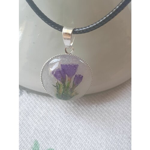 фото Кулон-подвеска с натуральными цветами из эпоксидной (ювелирной) смолы сефора