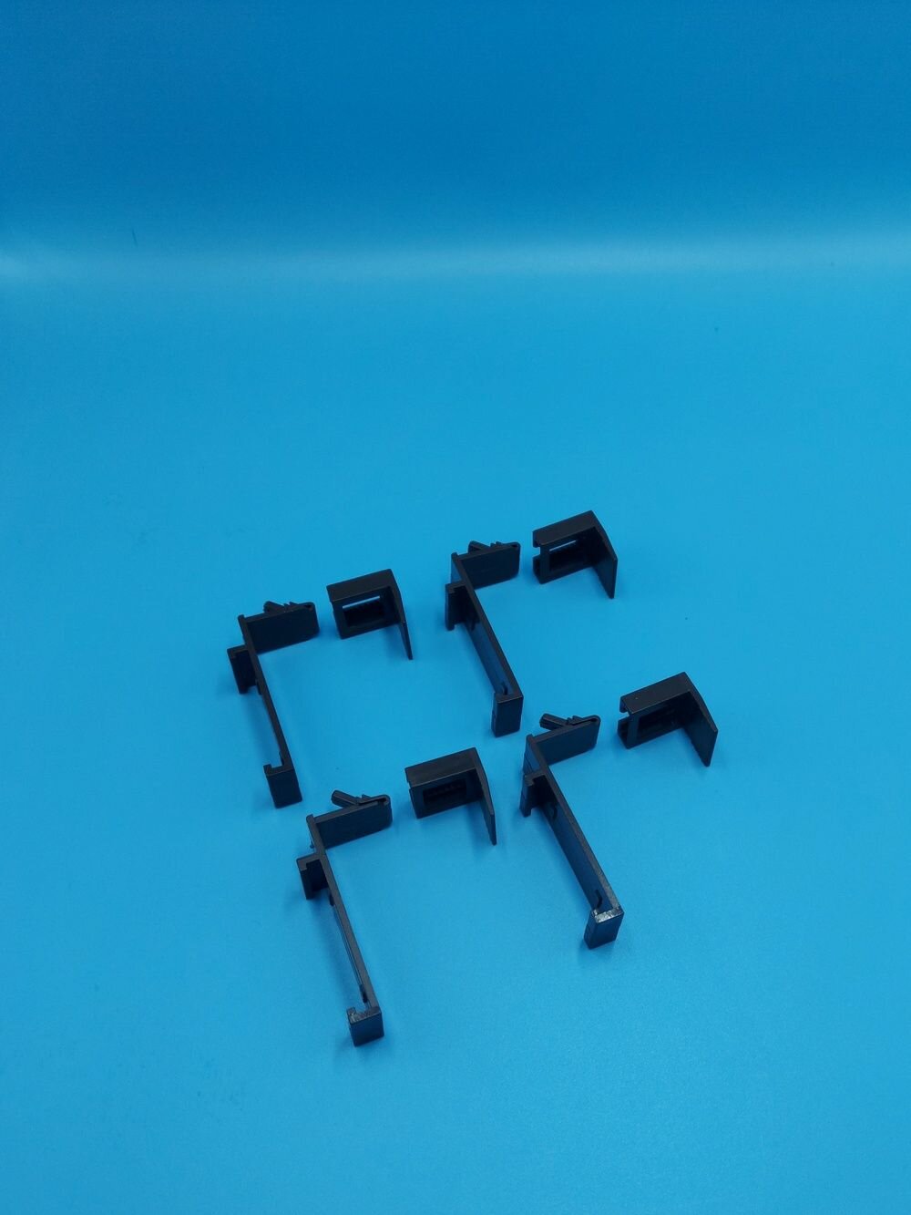 Универсальный регулируемый накидной кронштейн коричневый 4 шт для рулонных штор без сверления