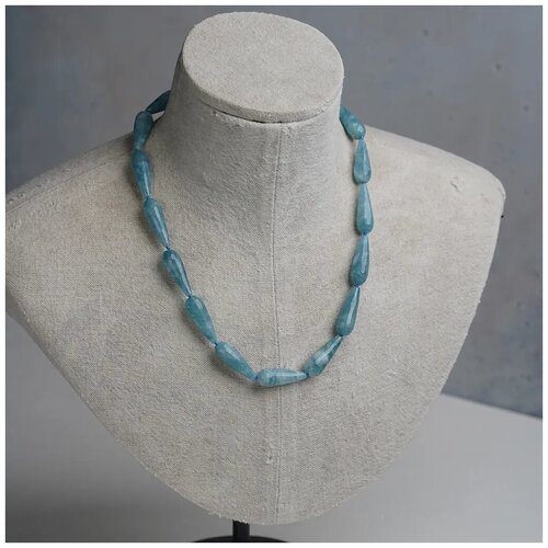 Колье из голубого кварца