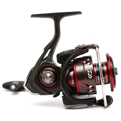 фото Катушка daiwa 17 ballistic lt 5000d-cxh + в подарок леска daiwa j-braid x8 0.16 mm и кепка daiwa