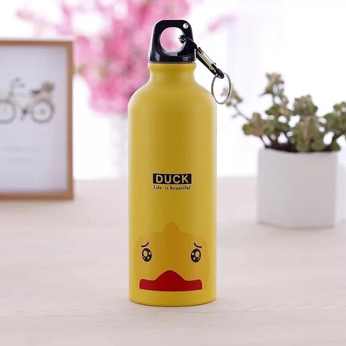 Желтая бутылка для воды 