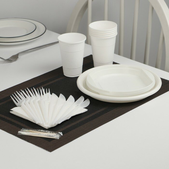 Набор белой одноразовой посуды на 6 персон «Шашлычный №3», тарелки, стаканы, ножи, вилки, салфетки, зубочистки - фотография № 1