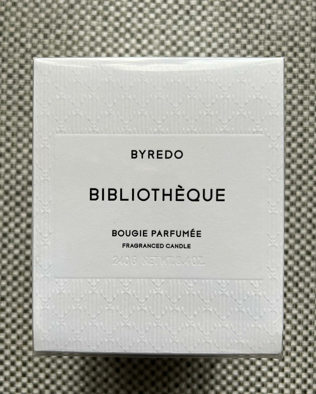 BYREDO Парфюмированная свеча Bibliotheque 240 гр - фото №2