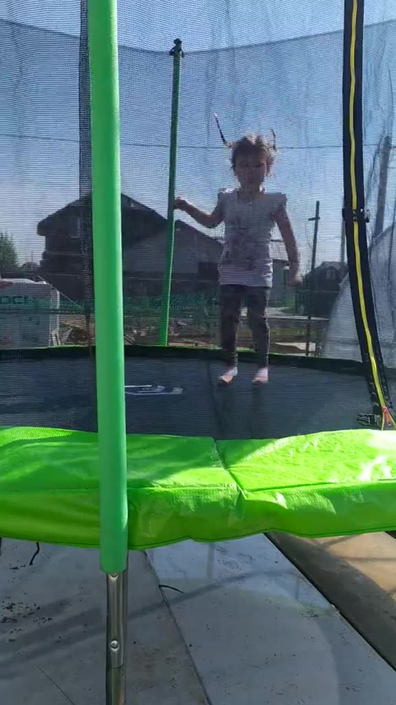 Батут каркасный FitegoJump 8 зеленый с защитной сеткой и лестницей для дачи для детей и взрослых, батут для джампинга — фото 1