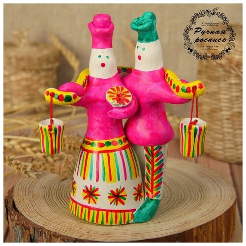 Филимоновская игрушка «Любота с коромыслом»