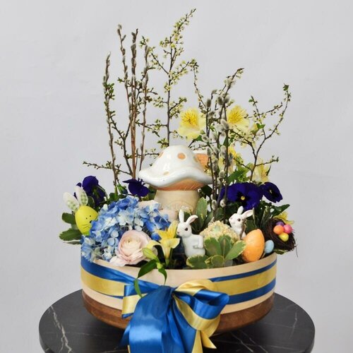 Пасха и верба! Композиция в интерьер пасхальная: верба, гортензия и сувениры