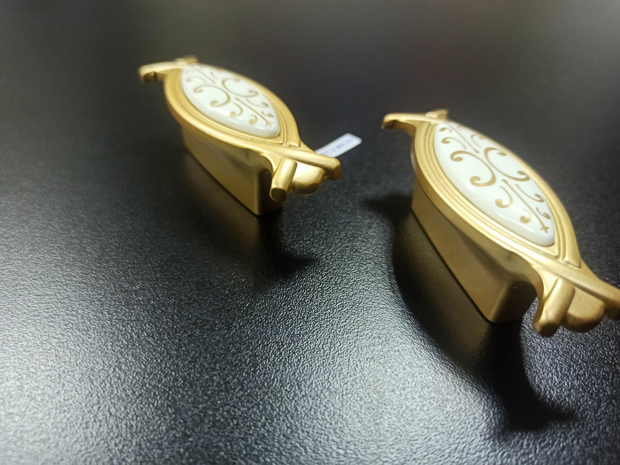 Ручка мебельная кнопка цвет: бронза с керамикой рисунок золото матовое Комплект из 2 шт. SETE