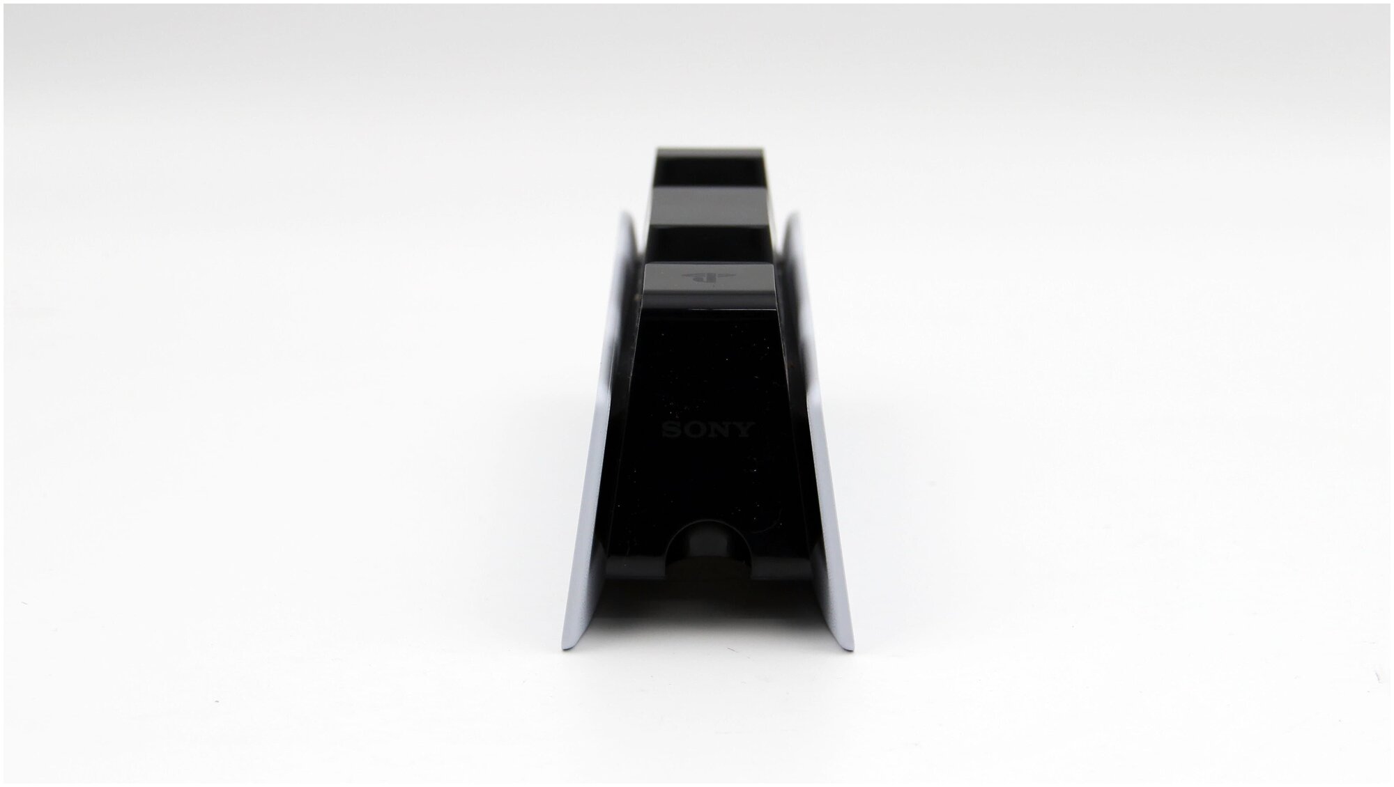 Sony зарядная станция DualSense на два геймпада для PS5, белый/черный, 1 шт. - фотография № 7