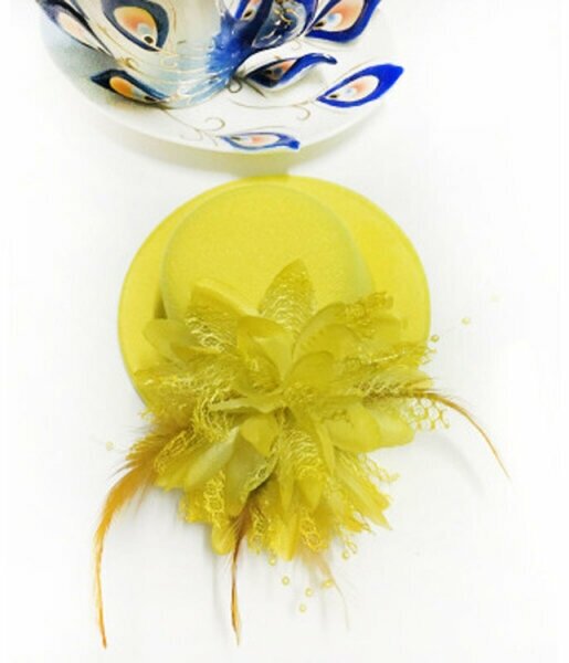 Шляпка на заколке карнавальная "Цветок с перьями", 13 см, цвет желтый
