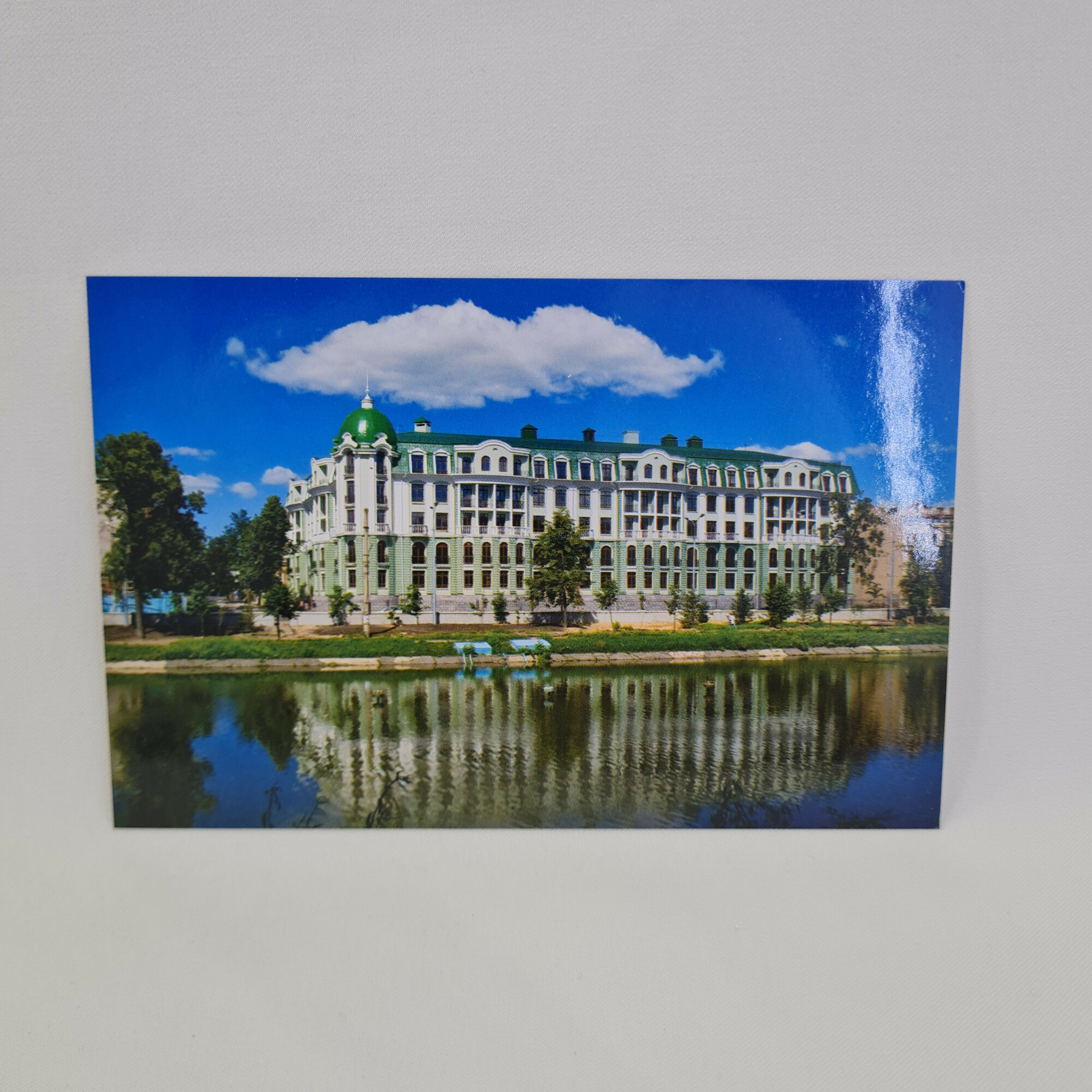Открытка старинная. Вид Кремля и мечети Казани, парк Черное озеро, городская архитектура и водоем