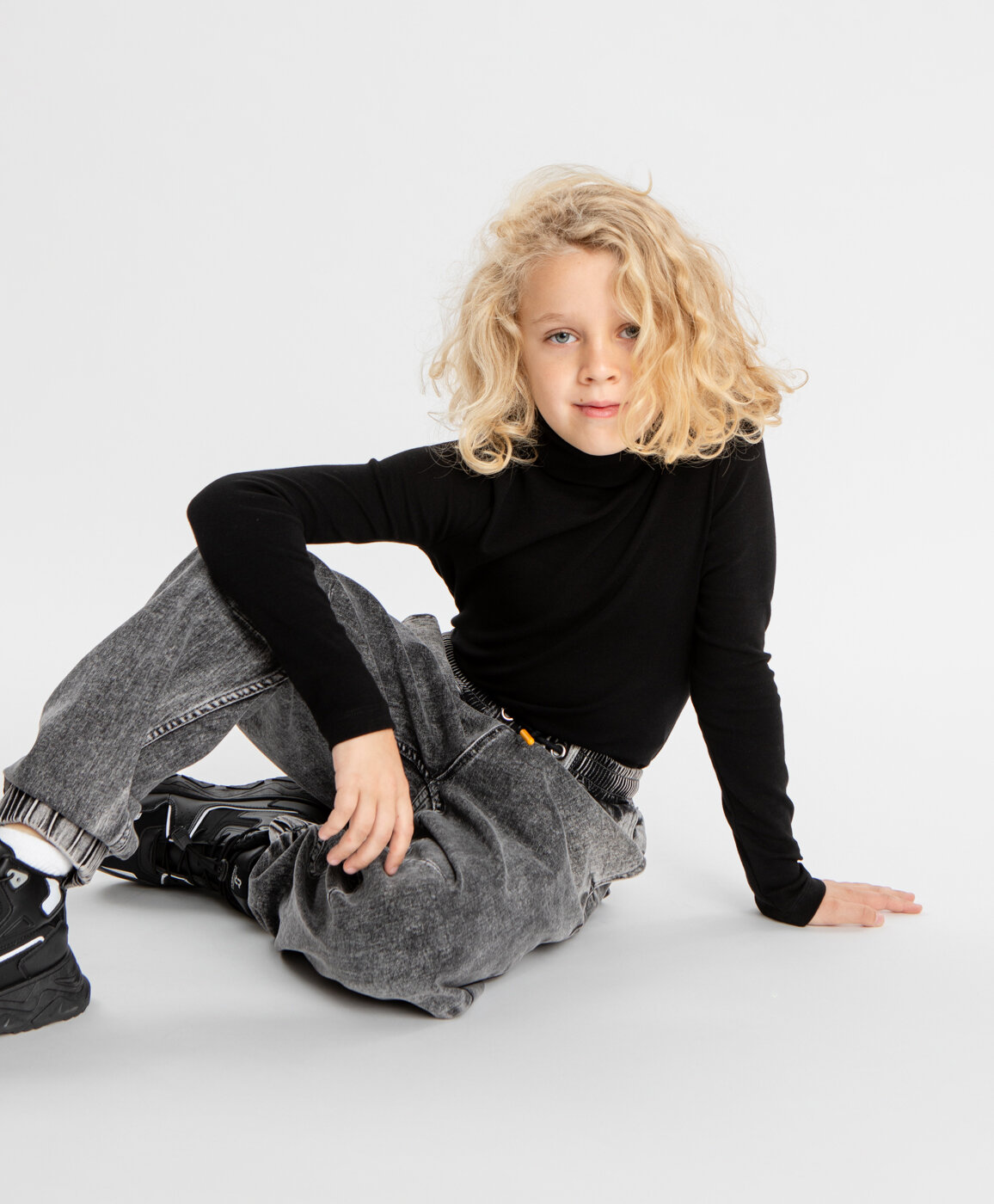 фото Водолазка в мелкий рубчик черная Button Blue для мальчиков, р.104, мод.223BBBB18010800