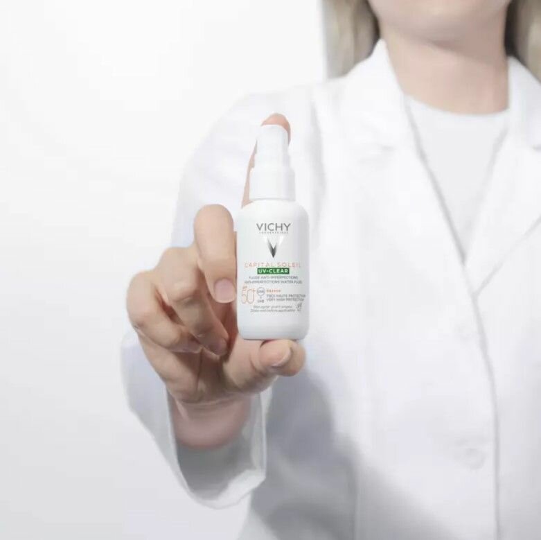Vichy Невесомый солнцезащитный флюид UV-Clear для лица против несовершенств SPF 50+, 40 мл — фото 1