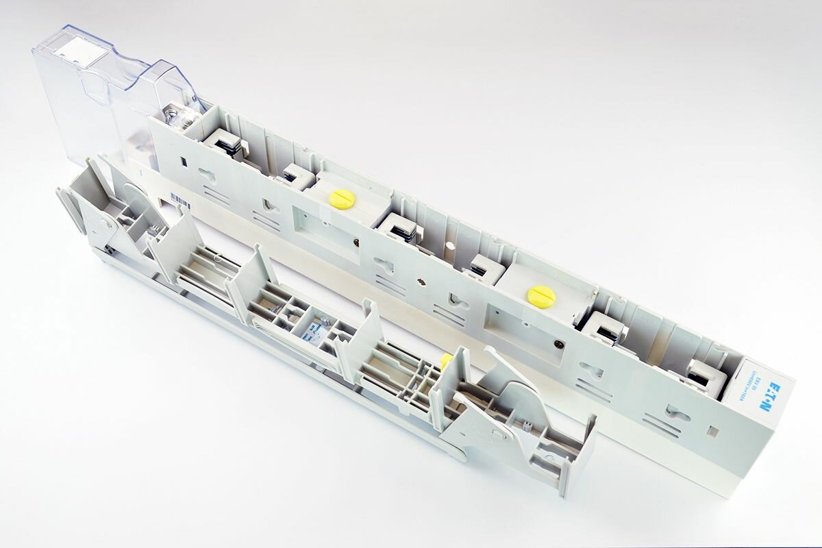 Выключатель BUSSMANN EBV0033TS8 Вертикальный выключатель-разъединитель NH шины 185мм 160А коммутация 3-х фаз 1шт