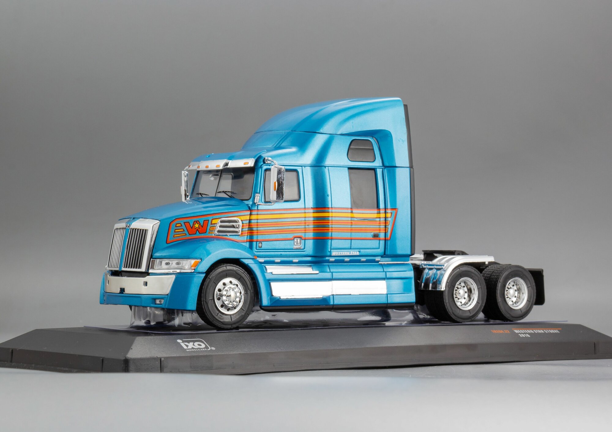 Коллекционная масштабная модель 1:43 Western Star 5700 EX - 2016 от IXO — фото 1