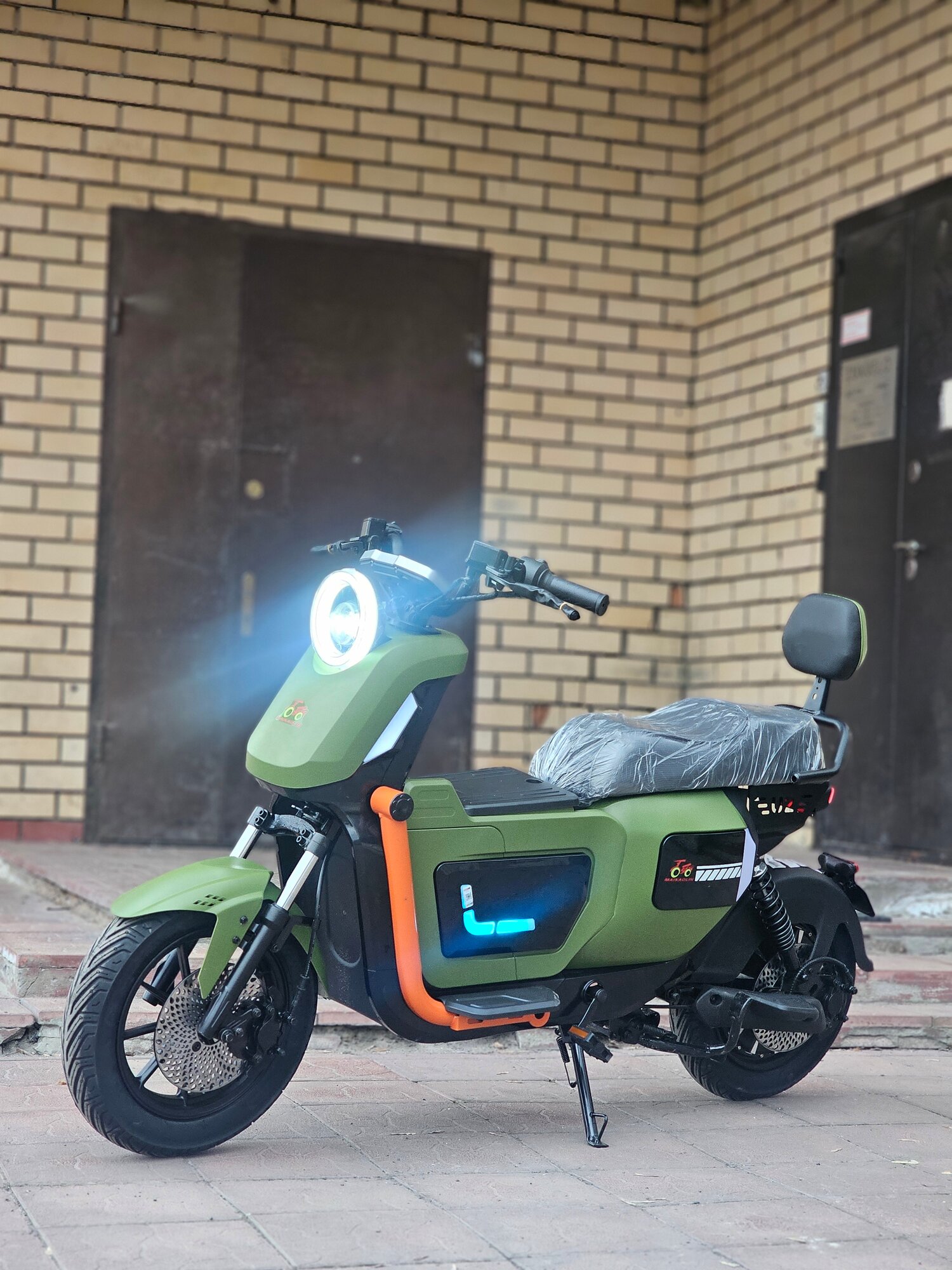 Электроскутер Maikaolin U2 PRO 1500W, 60V/40Ah Li-NMC, 16" колеса зеленый