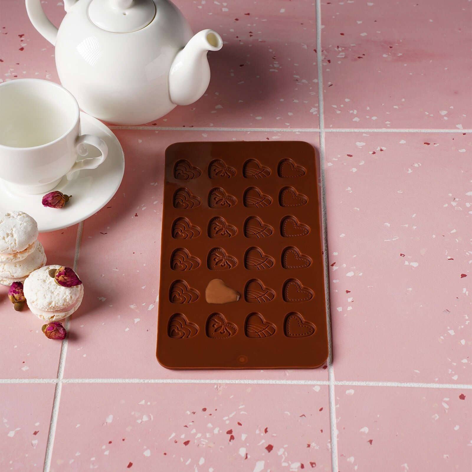 Форма силиконовая для шоколада Доляна «Сердечки», 21×11 см, 24 ячейки, цвет шоколадный