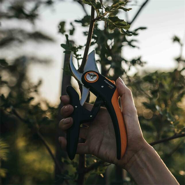 Секатор плоскостной Fiskars Plus PowerLever P721 1057170