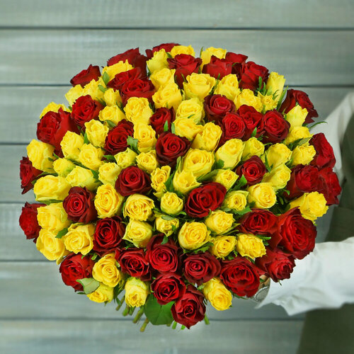 Изображение товара Букет из 101 желтая красная кенийская роза 40см от Букет Маркет