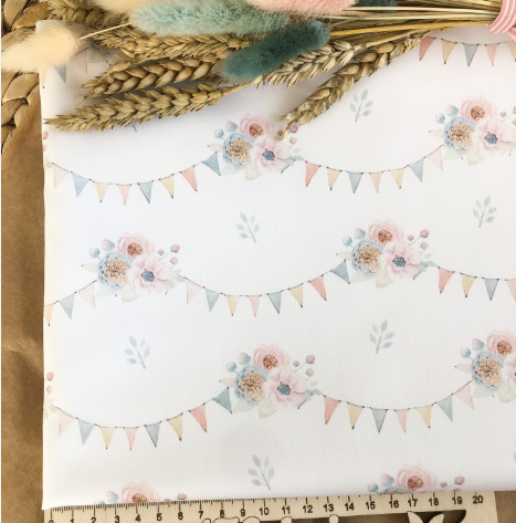 Ткань для рукоделия "Флажки и цветы" 30*80 см. 100% хлопок, плотность 140 г/м2