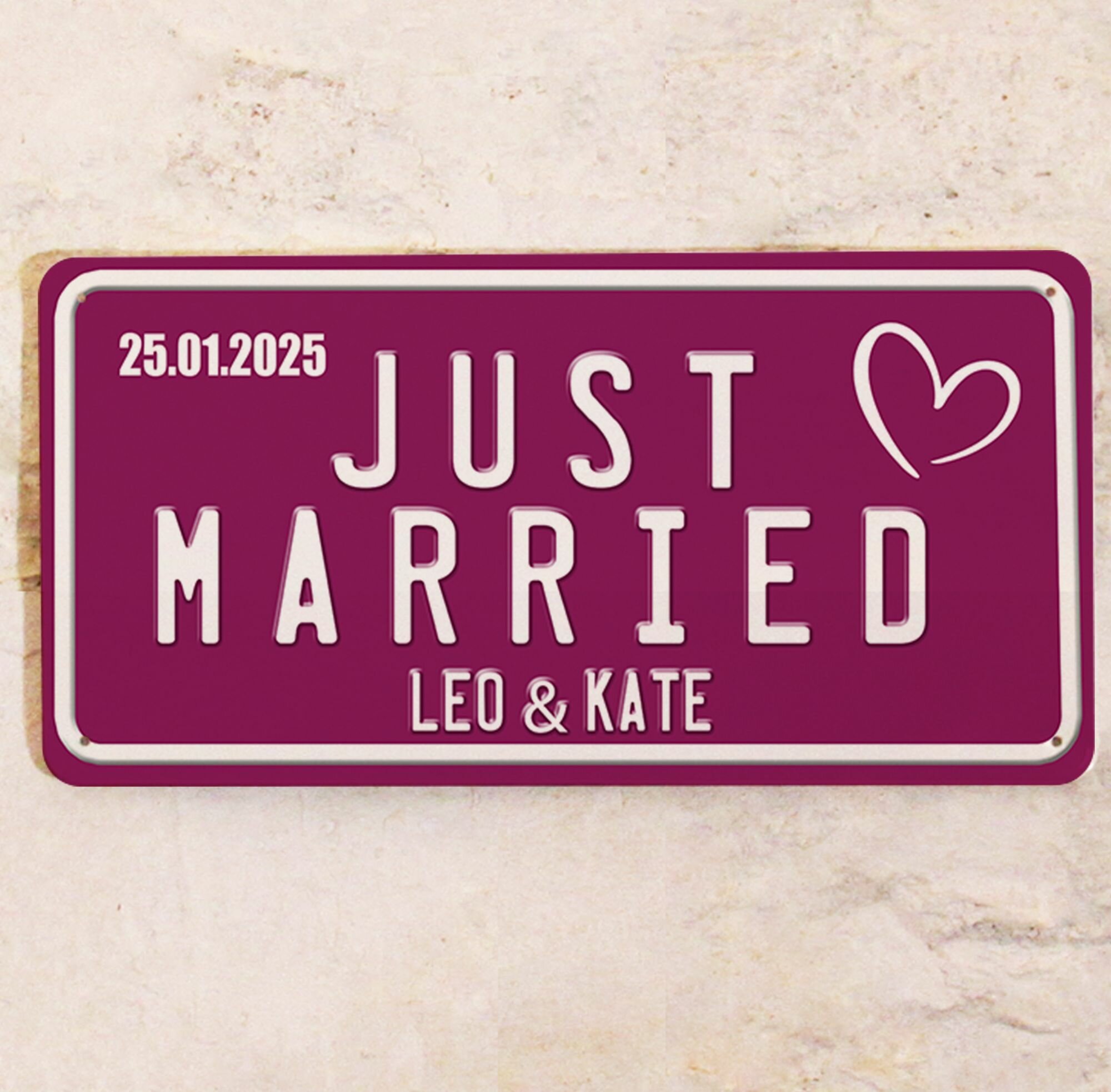 Подарок на свадьбу номерJust Married, с именами жениха и невесты и датой свадьбы, металл, 15х30 см.