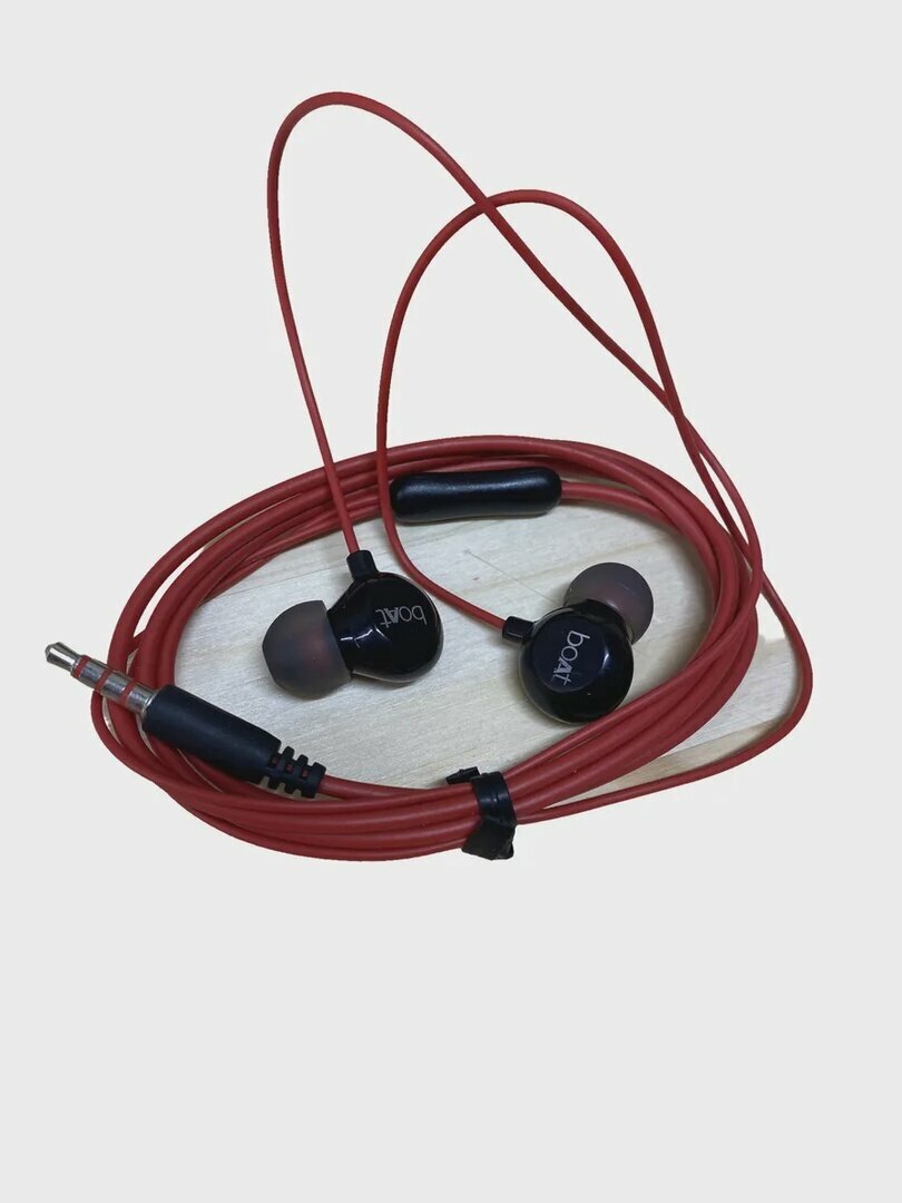 фото Наушники универсальные / Проводные / Чистое звучание / Boat 211 Extra Bass / Красный