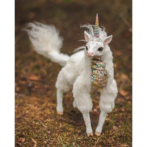 Единорог белый. Игрушка