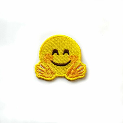 Нашивка emoji смайлик счастливый с обнимающими руками 7 см