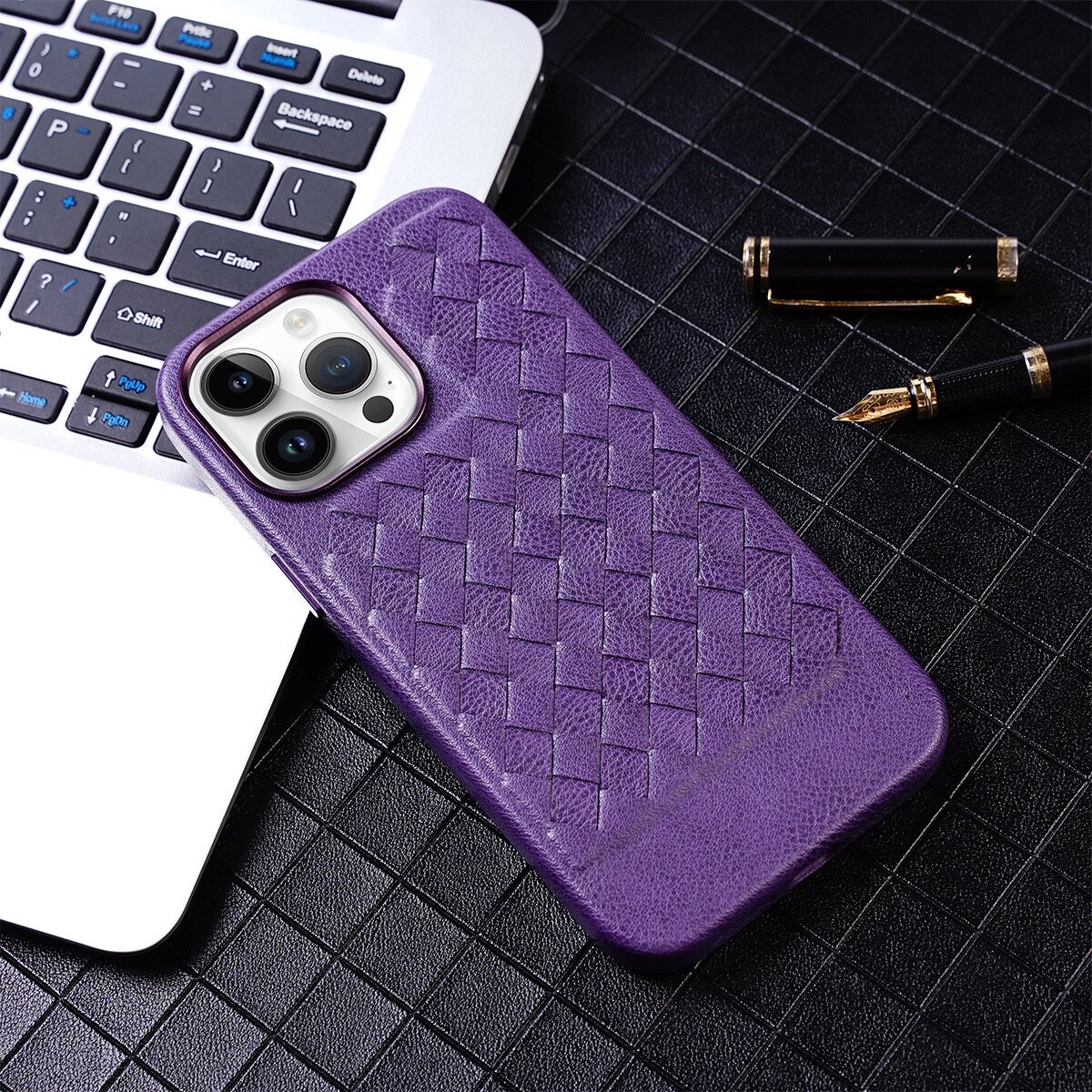 Премиум чехол для iPhone 14 Pro Max - кожаный с полной защитой экрана и камеры (фиолетовый) — фото 1