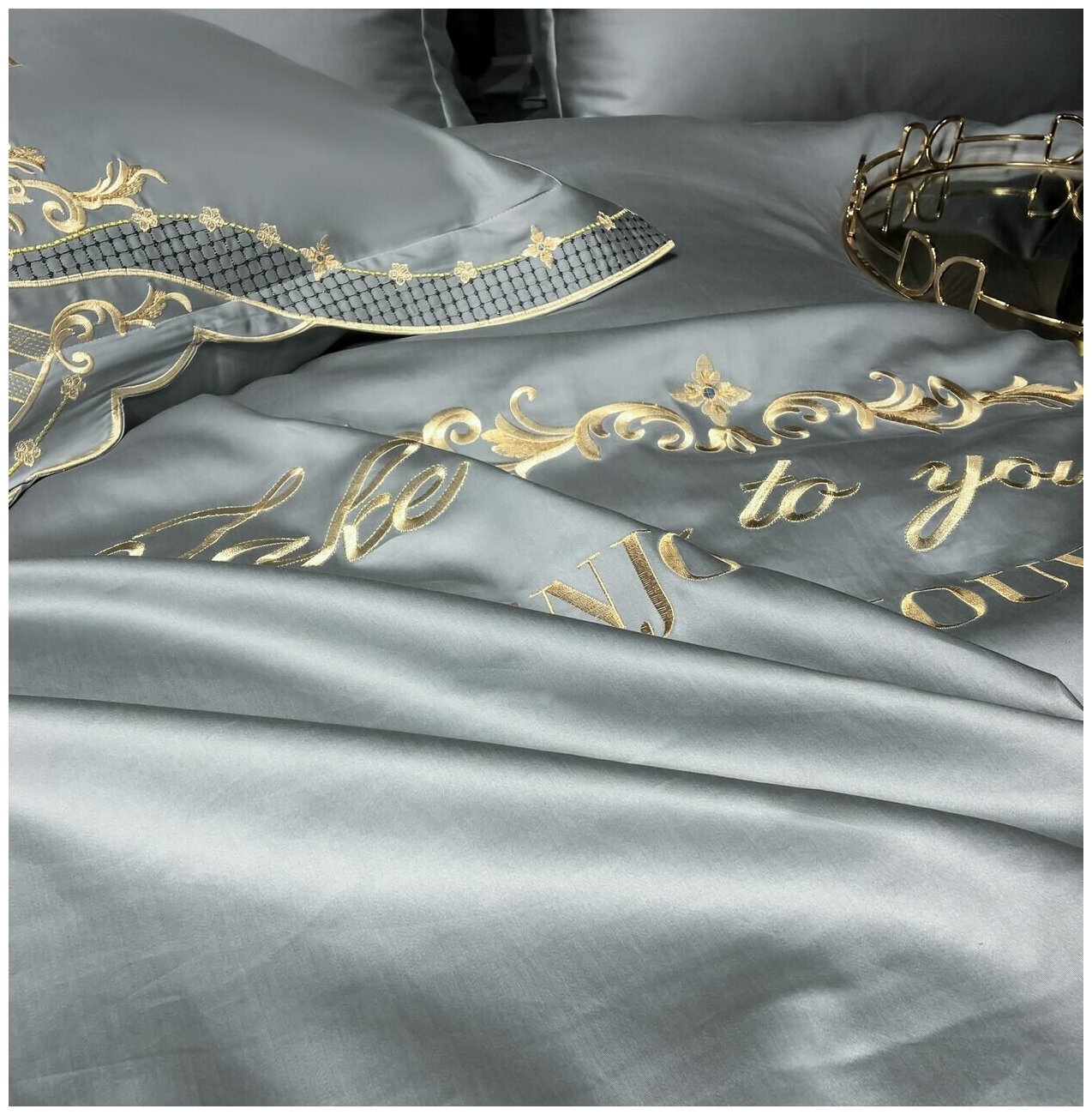 Постельное белье Сатин Гладкокрашеный Вышивка Делюкс на резинке DHCR004 - фотография № 2