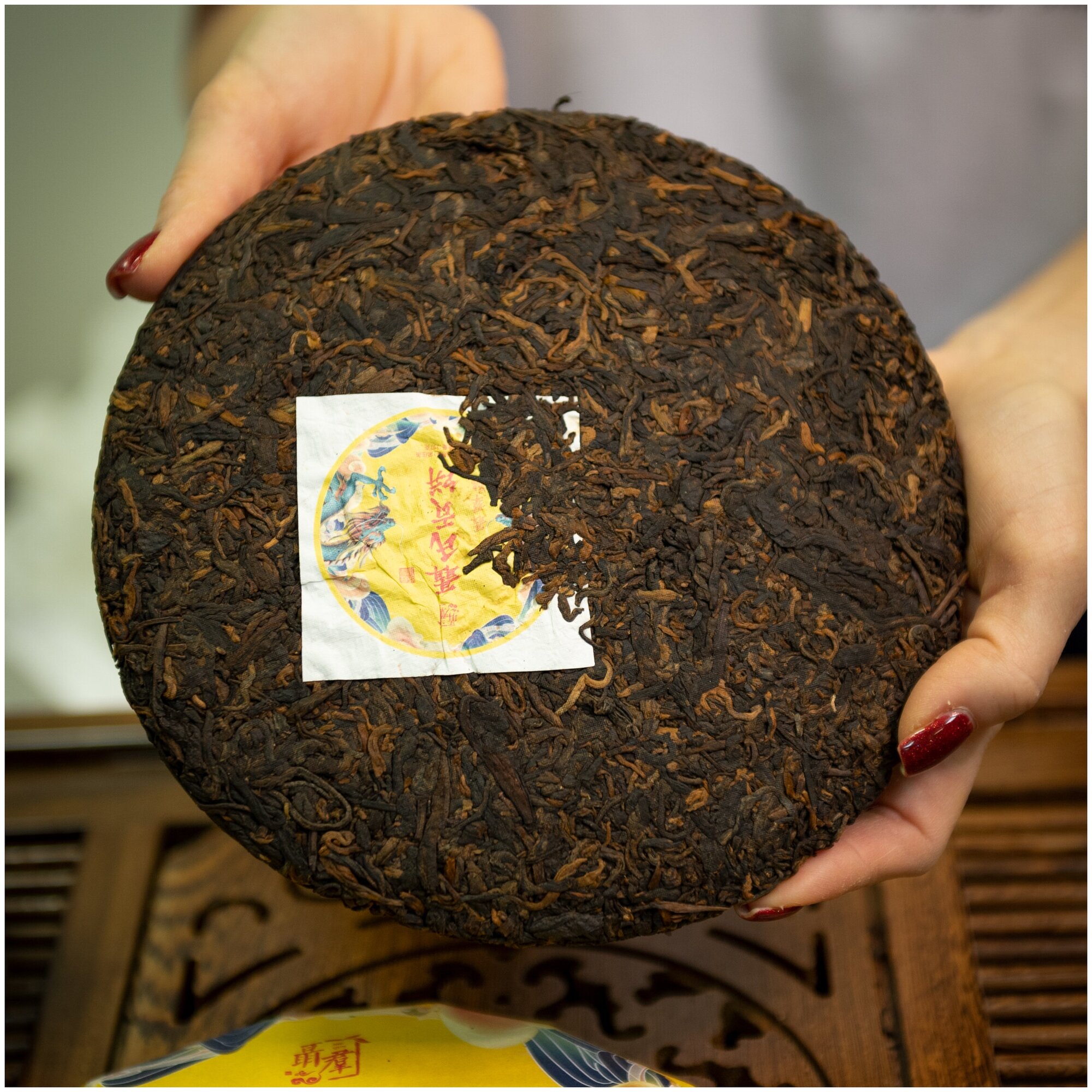 Китайский чай Пуэр шу Дань фамилии Не 357 гр 2022г / прессованный листовой блин - фотография № 2