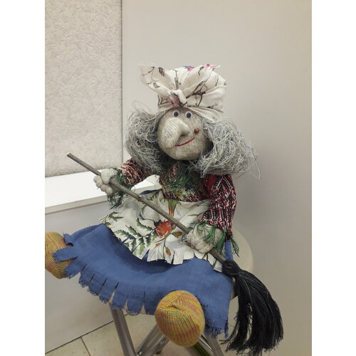 Сувенир -оберег Баба- Яга из вологодского льна ручной работы