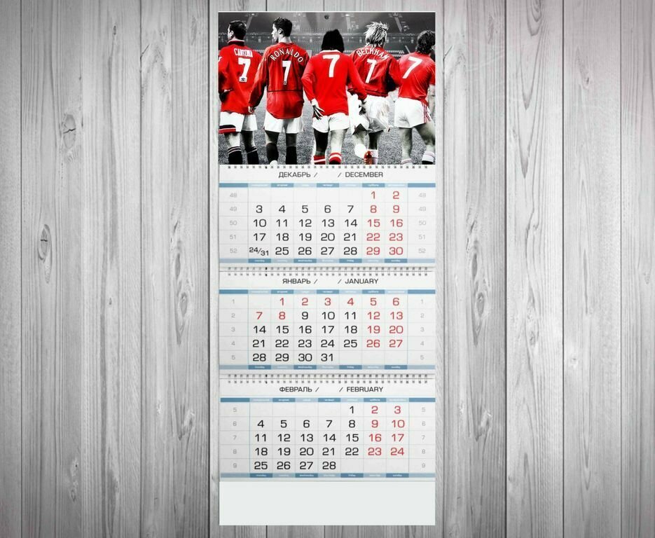 футбольный календарь на стене с выделенными датами