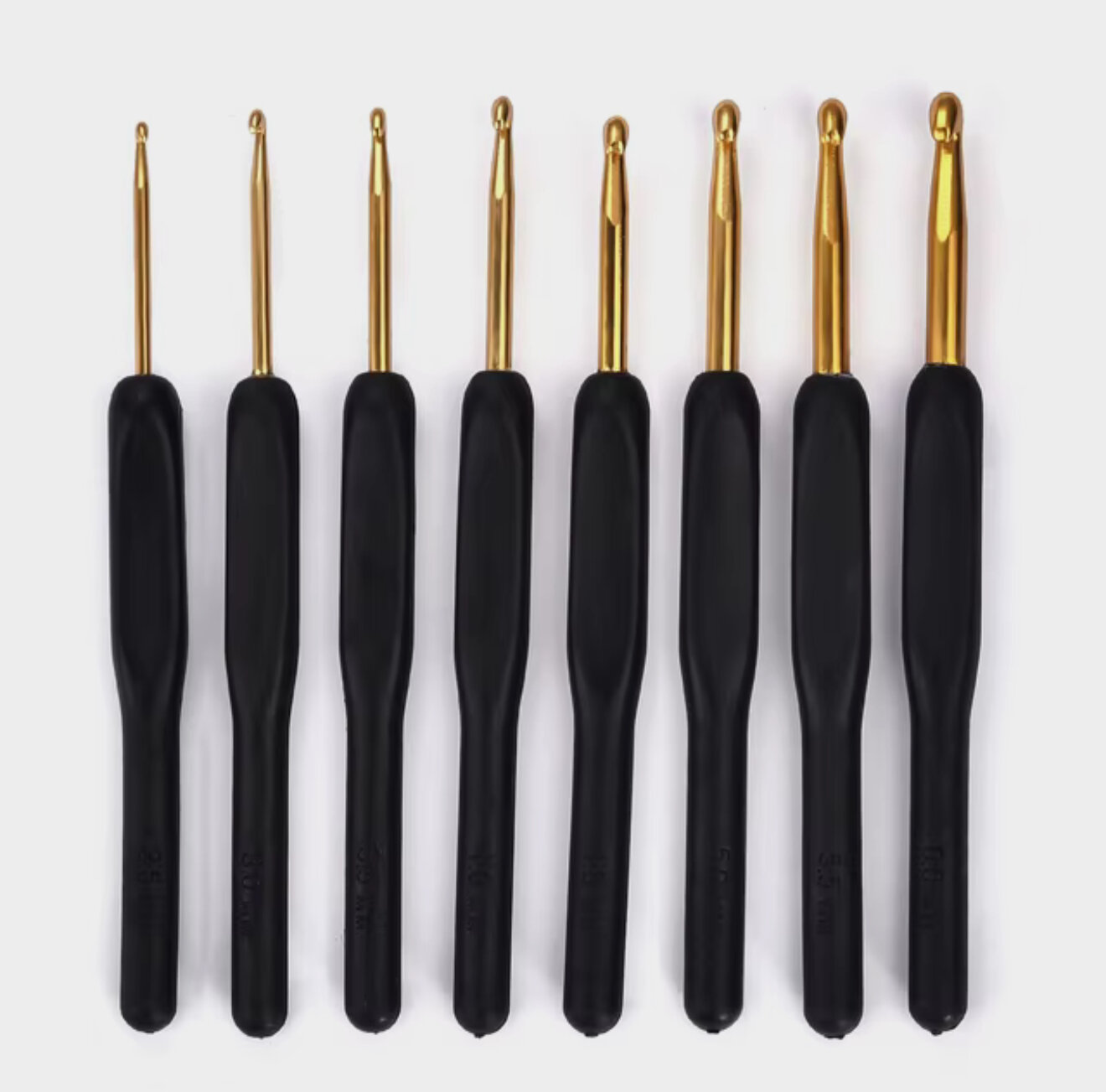 Набор крючков для вязания 25-6 мм алюминиевые черные с мягкой пластиковой ручкой для плетения 8 шт.