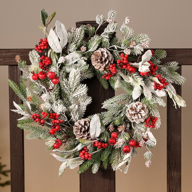 Венок Belfort заснеженный 40 см с шишками и ягодами литая 100%