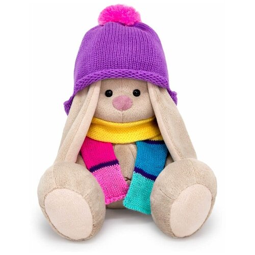 фото Мягкая игрушка basik&co в подарочной упаковке - зайка ми в шапке и полосатом шарфе 23 см/ будибаса зайка ми