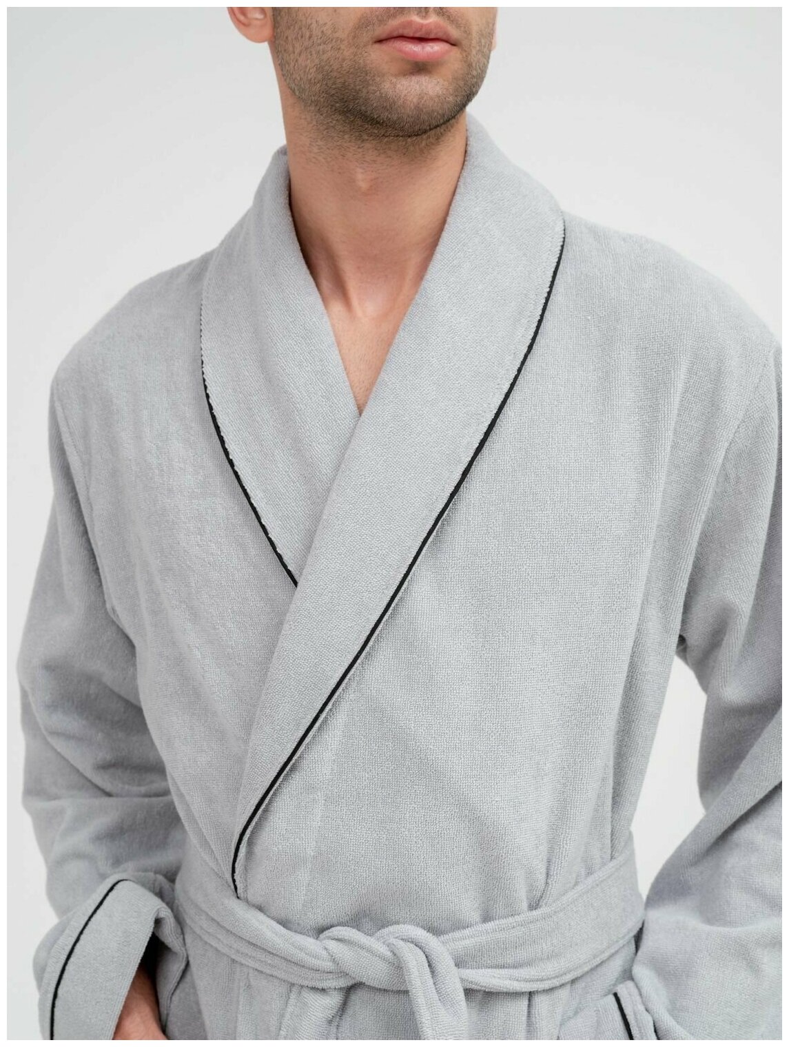 Мужской махровый халат с кантом, серебристый. Размер 46-48 - фотография № 2