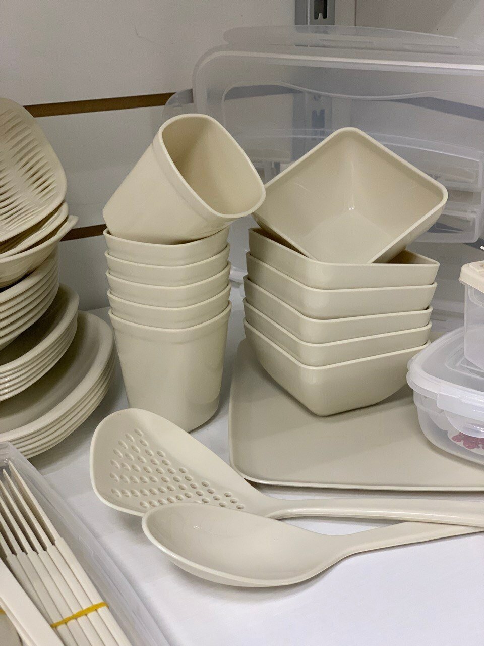 Набор-пикник посуда из пластика для дома и дачи на 6 персон бежевый - фотография № 6