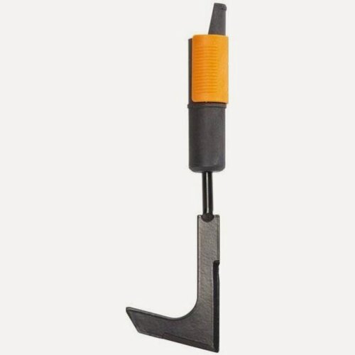 Изображение товара Тяпка Fiskars для уборки травы с дорожек QuikFit (1000687)