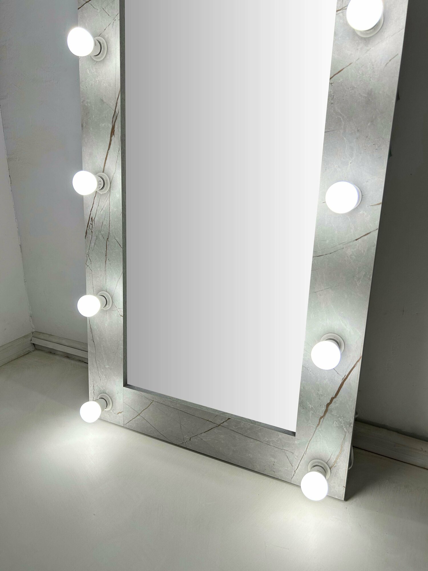 Гримерное зеркало с лампочками BeautyUp 160/60 цвет "Герион" - фотография № 6