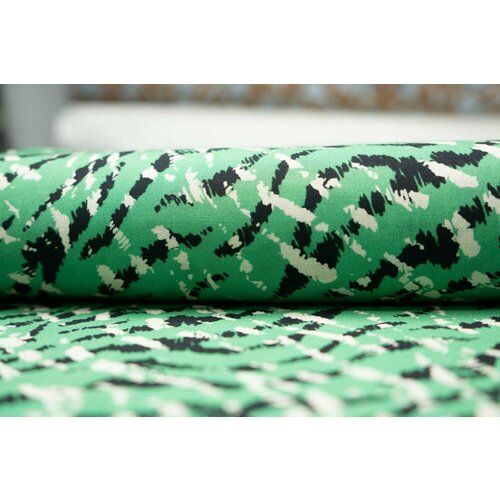 Ткань Вискоза штапель тигриный принт на зеленом. Ткань для шитья 1,4м