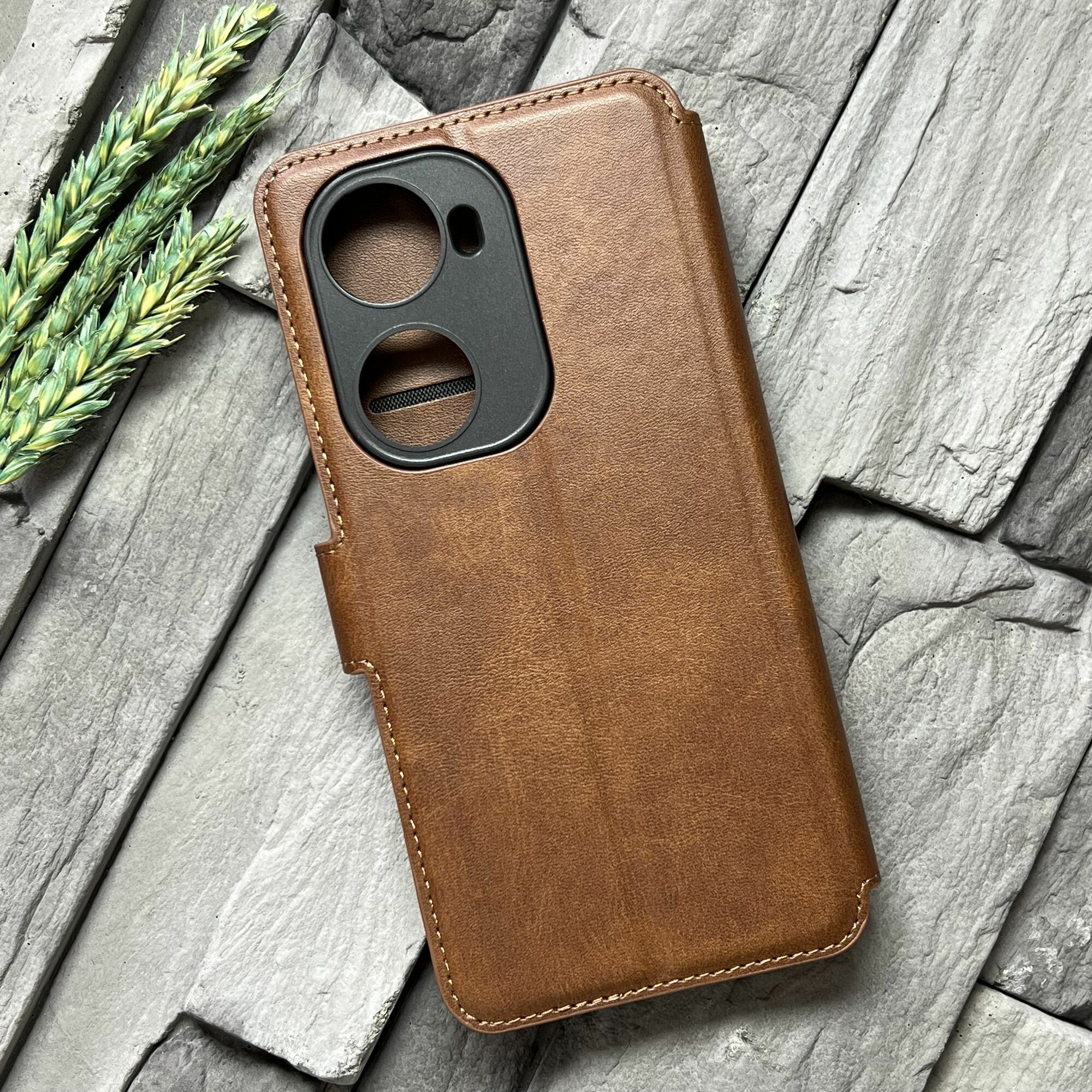 Чехол книжка для Huawei Nova 12 SE , Хуавей Нова 12 СЕ c хлястиком , с функцией подставки , коричневый — фото 1