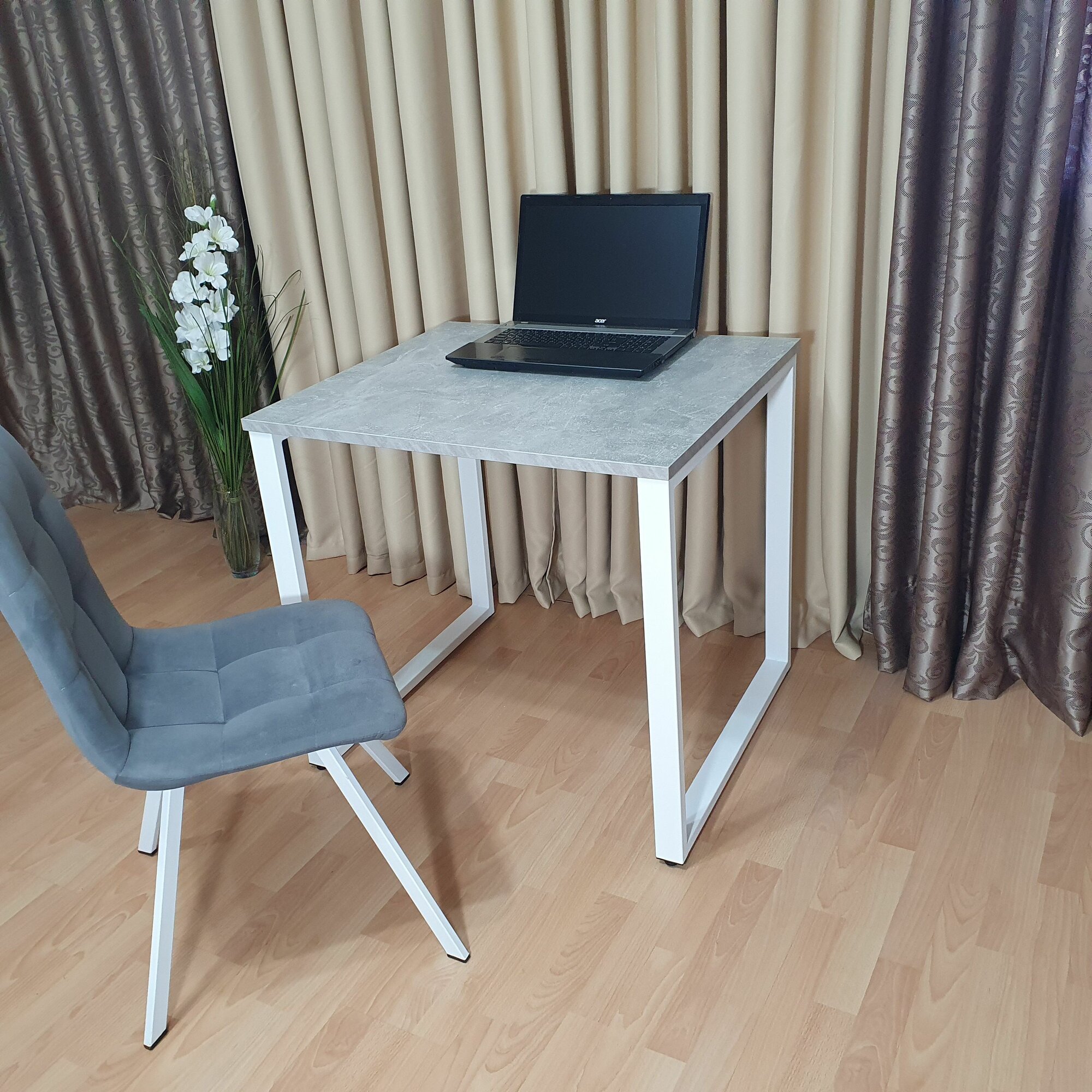 Игровой стол лофт 80*70 см. Бетон светлый. Белые ножки