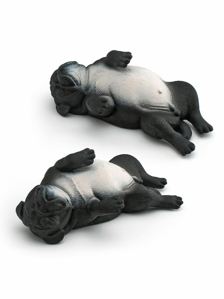Фигурка Мопс спящий черный, 9 см / Собака фигурка — фото 1