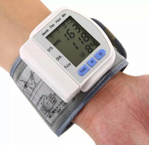 Цифровой тонометр Blood Pressure Monitor CK-102S на запястье