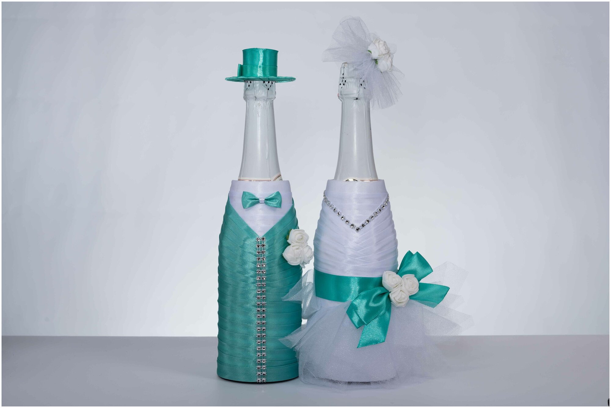 Украшение на свадебное шампанское "Шарм" в ярко-мятном цвете / Украшение на свадебные бутылки молодоженов