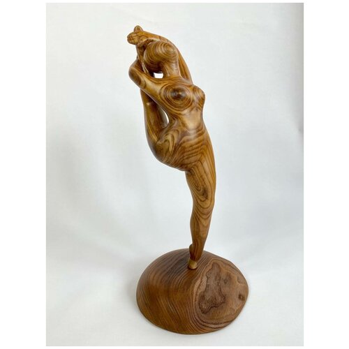 Декоративная статуэтка из массива дерева 