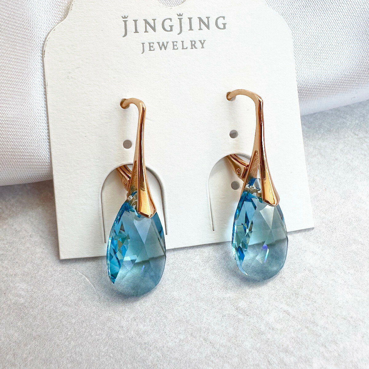 Серьги с подвесками XUPING JEWELRY, кристаллы Swarovski, размер 31 мм, золотой, голубой